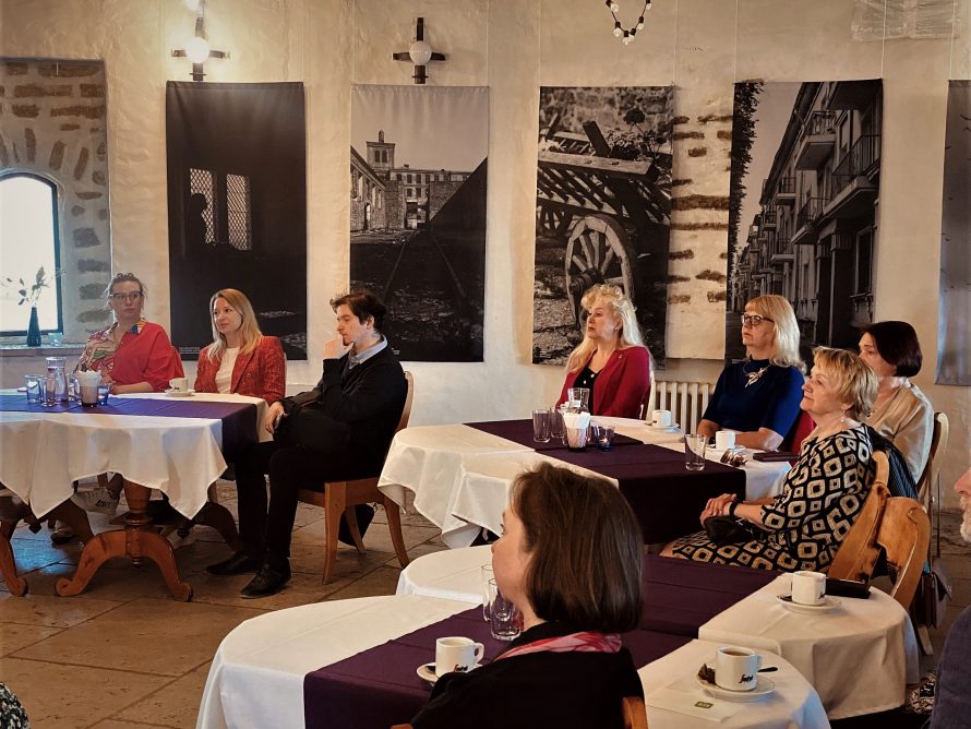 345653062_1297200557561402_4969167915794941614_n