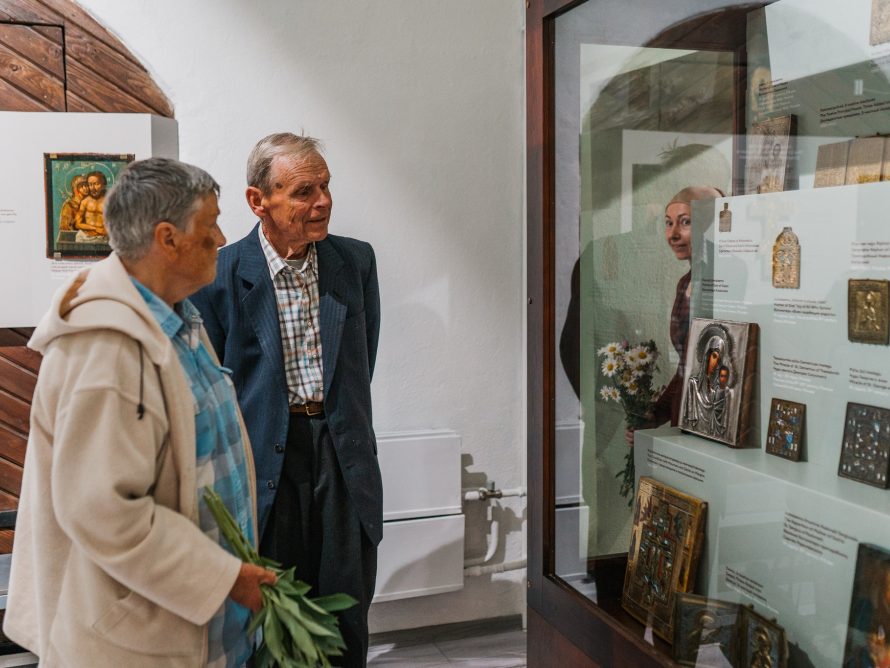 347561087_684495700358120_4230353866123479000_n