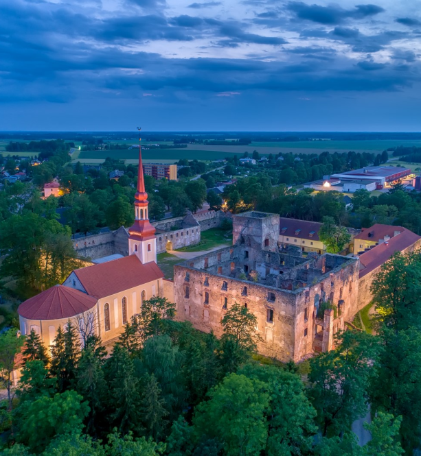 ЗАМОК ПЫЛЬТСАМАА